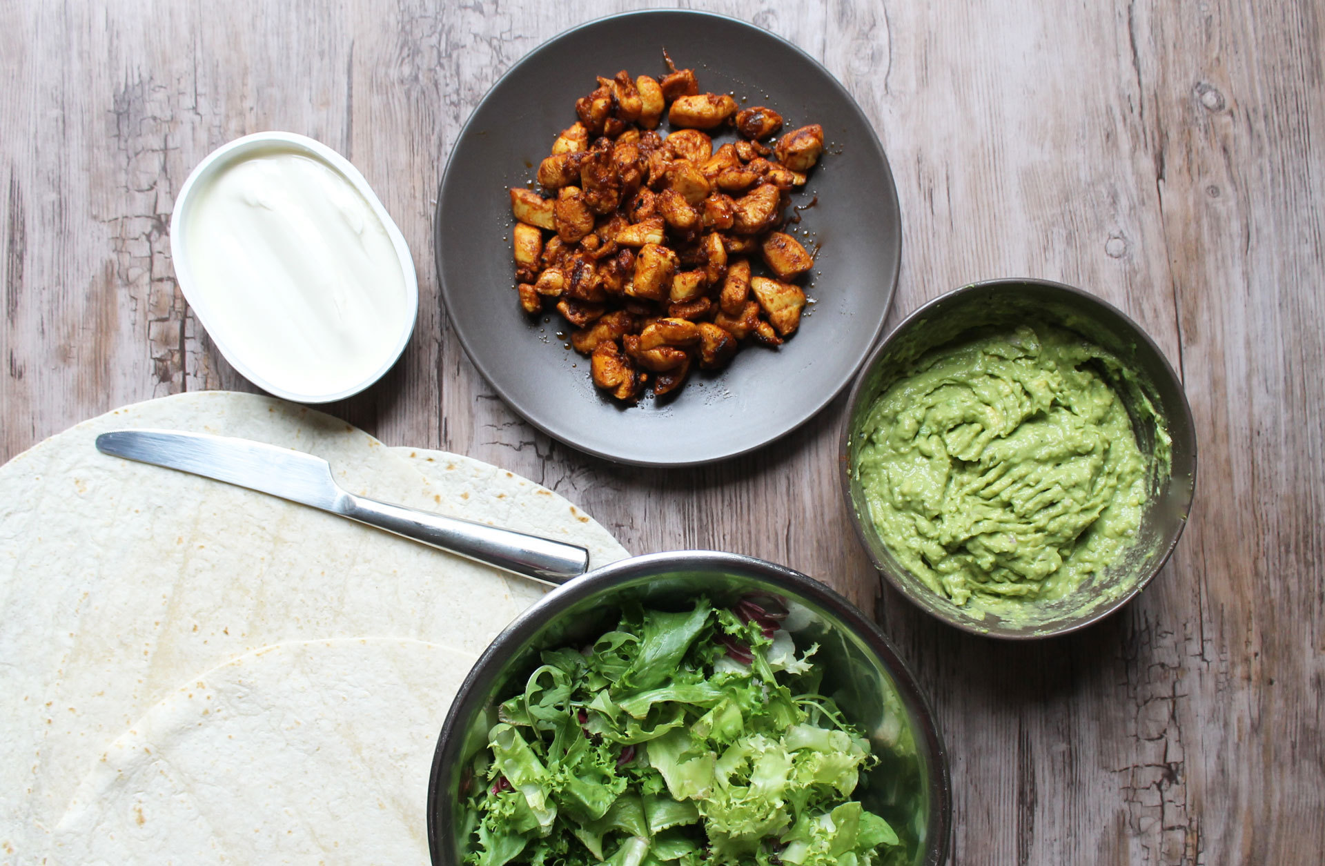 Présentation de Wraps au poulet & guacamole maison