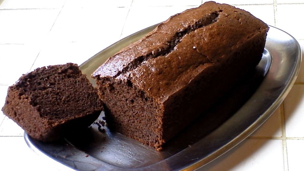 Présentation de cake au chocolat à la crème liquide (sans beurre)