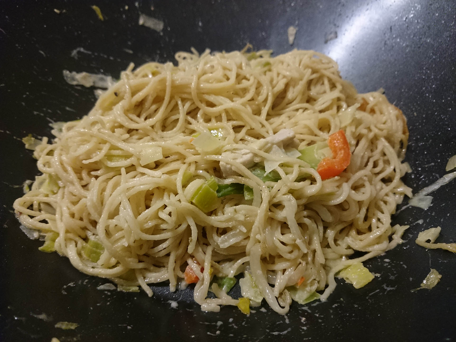 Présentation de Porc sauté au légumes et curry vert